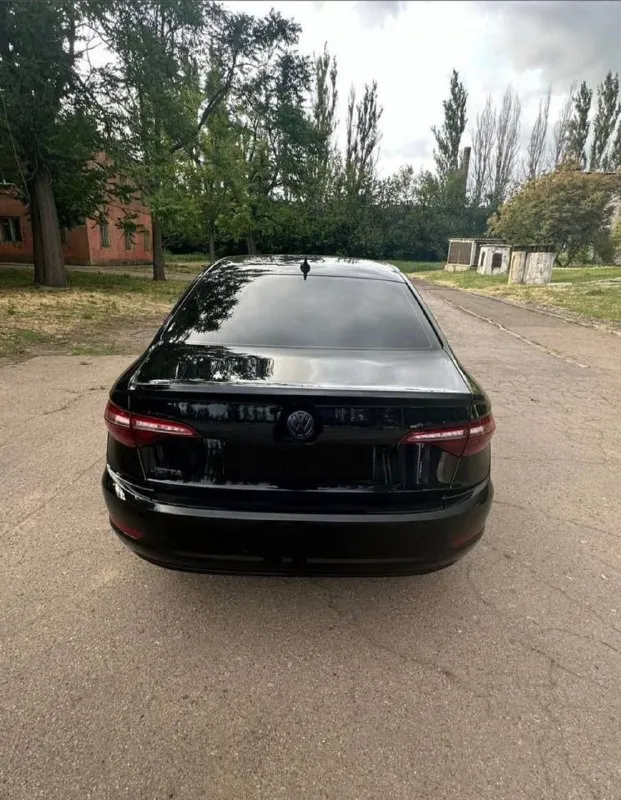 Продам: volkswagen jetta 7, 2020г. ,
Двигатель:1.4l tsi, 150 л. С. , турбированный. ,
Пробег 128300 км. ,
Коробка: автомат (aisin)
Комплектация: кожаный салон, панорамный люк, адаптивный круиз-контроль, система предупреждения о фронтальном столкновении, система экстренного торможения, система мониторинга слепых зон, помощь при выезде с парковки задним ходом, система контроля давления в шинах, система старт стоп, два режима езды (обычный и эко), электронный ручник, камера заднего вида, мультируль, сенсорный экран, поддержка apple carplay и android auto, bluetooth, usb, aux, электронный иммобилайзер, литые диски 16, светодиодные фары и многое другое!
Из допов: авто полностью русифицированная, антихром, атермальная пленка по госту на лобовом и передних боковых стекол, авто в отличном состоянии и полностью обслужено, все жидкости поменяны, новая зимняя резина.
Ценна: 1 650 000 торг
Тел: +79496207619 - фотография - 2
