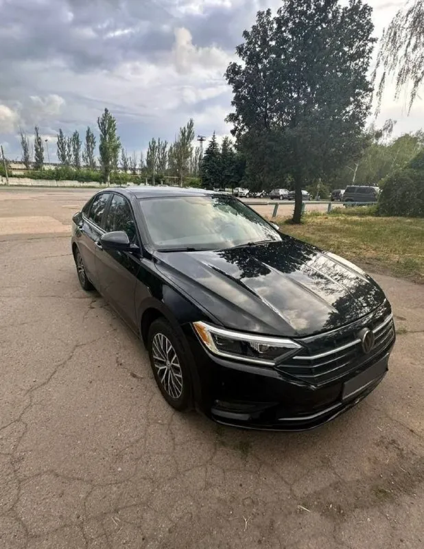 Продам: volkswagen jetta 7, 2020г. ,
Двигатель:1.4l tsi, 150 л. С. , турбированный. ,
Пробег 128300 км. ,
Коробка: автомат (aisin)
Комплектация: кожаный салон, панорамный люк, адаптивный круиз-контроль, система предупреждения о фронтальном столкновении, система экстренного торможения, система мониторинга слепых зон, помощь при выезде с парковки задним ходом, система контроля давления в шинах, система старт стоп, два режима езды (обычный и эко), электронный ручник, камера заднего вида, мультируль, сенсорный экран, поддержка apple carplay и android auto, bluetooth, usb, aux, электронный иммобилайзер, литые диски 16, светодиодные фары и многое другое!
Из допов: авто полностью русифицированная, антихром, атермальная пленка по госту на лобовом и передних боковых стекол, авто в отличном состоянии и полностью обслужено, все жидкости поменяны, новая зимняя резина.
Ценна: 1 650 000 торг
Тел: +79496207619 - фотография - 3