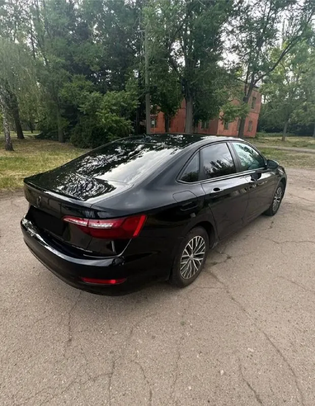Продам: volkswagen jetta 7, 2020г. ,
Двигатель:1.4l tsi, 150 л. С. , турбированный. ,
Пробег 128300 км. ,
Коробка: автомат (aisin)
Комплектация: кожаный салон, панорамный люк, адаптивный круиз-контроль, система предупреждения о фронтальном столкновении, система экстренного торможения, система мониторинга слепых зон, помощь при выезде с парковки задним ходом, система контроля давления в шинах, система старт стоп, два режима езды (обычный и эко), электронный ручник, камера заднего вида, мультируль, сенсорный экран, поддержка apple carplay и android auto, bluetooth, usb, aux, электронный иммобилайзер, литые диски 16, светодиодные фары и многое другое!
Из допов: авто полностью русифицированная, антихром, атермальная пленка по госту на лобовом и передних боковых стекол, авто в отличном состоянии и полностью обслужено, все жидкости поменяны, новая зимняя резина.
Ценна: 1 650 000 торг
Тел: +79496207619 - фотография - 9
