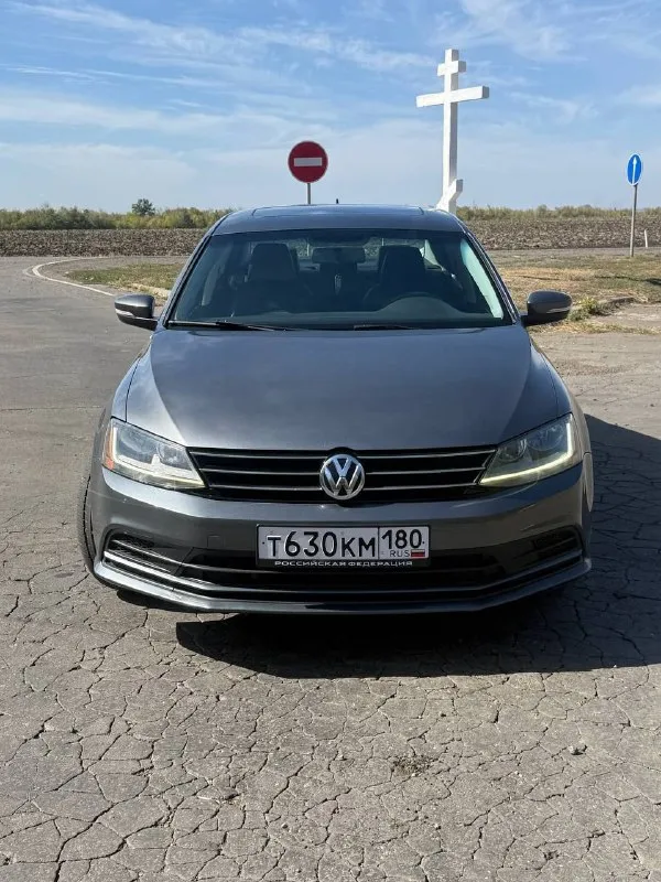 🚗  Продам свою машину volkswagen jetta 6 рестайлинг
📅 Год: 2017 | ⏱ пробег: 150 000 км (родной)
⚙️ Двигатель: 1.4 tsi (gen 3) | коробка: надёжный автомат aisin
✨Комплектация — есть всё для комфорта и удовольствия:
• Бесключевой доступ, система start/stop, слепые зоны
• Кожаный салон, люк
• Мультимедиа с carplay и android auto
• Камера заднего вида
• Кондиционер
• Подогрев сидений (3 режима)
• Мультируль
• Электропривод и подогрев зеркал
• Полный электропакет
• Подушки безопасности
🔧 Состояние: полностью обслужен, вложений не требует — сел и поехал!
📄 Документы в порядке, учёт рф, переоформление без проблем.
💰 Цена:.1.375.000 ₽ (торг у капота) осмотр г иловайск, тел +7949-824-08-68 - фотография - 1