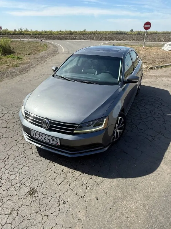 🚗  Продам свою машину volkswagen jetta 6 рестайлинг
📅 Год: 2017 | ⏱ пробег: 150 000 км (родной)
⚙️ Двигатель: 1.4 tsi (gen 3) | коробка: надёжный автомат aisin
✨Комплектация — есть всё для комфорта и удовольствия:
• Бесключевой доступ, система start/stop, слепые зоны
• Кожаный салон, люк
• Мультимедиа с carplay и android auto
• Камера заднего вида
• Кондиционер
• Подогрев сидений (3 режима)
• Мультируль
• Электропривод и подогрев зеркал
• Полный электропакет
• Подушки безопасности
🔧 Состояние: полностью обслужен, вложений не требует — сел и поехал!
📄 Документы в порядке, учёт рф, переоформление без проблем.
💰 Цена:.1.375.000 ₽ (торг у капота) осмотр г иловайск, тел +7949-824-08-68 - фотография - 3