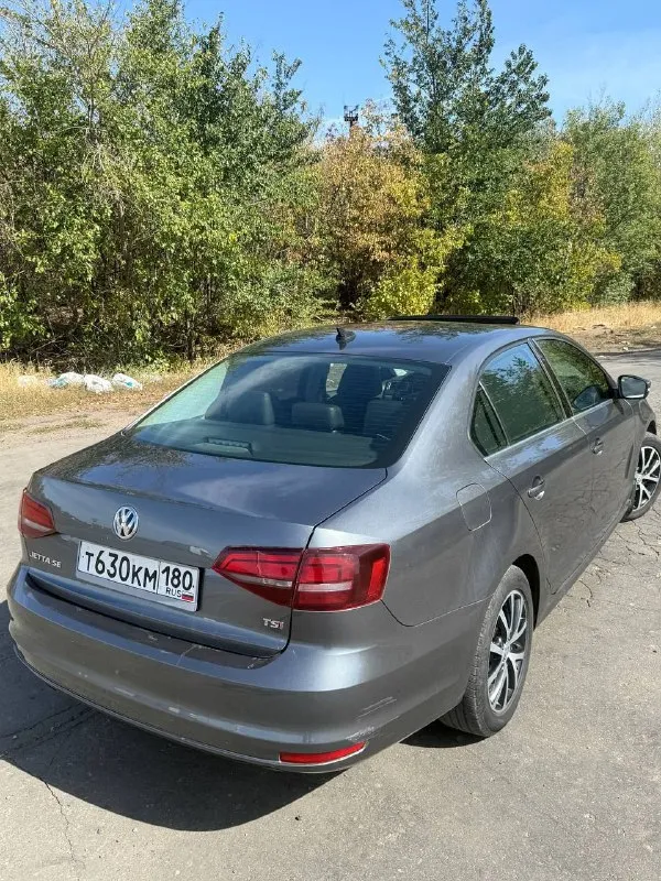 🚗  Продам свою машину volkswagen jetta 6 рестайлинг
📅 Год: 2017 | ⏱ пробег: 150 000 км (родной)
⚙️ Двигатель: 1.4 tsi (gen 3) | коробка: надёжный автомат aisin
✨Комплектация — есть всё для комфорта и удовольствия:
• Бесключевой доступ, система start/stop, слепые зоны
• Кожаный салон, люк
• Мультимедиа с carplay и android auto
• Камера заднего вида
• Кондиционер
• Подогрев сидений (3 режима)
• Мультируль
• Электропривод и подогрев зеркал
• Полный электропакет
• Подушки безопасности
🔧 Состояние: полностью обслужен, вложений не требует — сел и поехал!
📄 Документы в порядке, учёт рф, переоформление без проблем.
💰 Цена:.1.375.000 ₽ (торг у капота) осмотр г иловайск, тел +7949-824-08-68 - фотография - 4