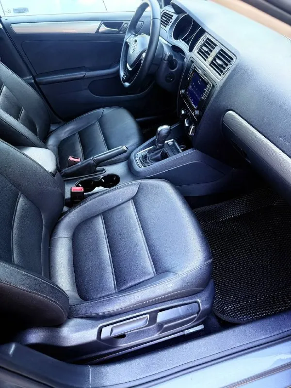 🚗  Продам свою машину volkswagen jetta 6 рестайлинг
📅 Год: 2017 | ⏱ пробег: 150 000 км (родной)
⚙️ Двигатель: 1.4 tsi (gen 3) | коробка: надёжный автомат aisin
✨Комплектация — есть всё для комфорта и удовольствия:
• Бесключевой доступ, система start/stop, слепые зоны
• Кожаный салон, люк
• Мультимедиа с carplay и android auto
• Камера заднего вида
• Кондиционер
• Подогрев сидений (3 режима)
• Мультируль
• Электропривод и подогрев зеркал
• Полный электропакет
• Подушки безопасности
🔧 Состояние: полностью обслужен, вложений не требует — сел и поехал!
📄 Документы в порядке, учёт рф, переоформление без проблем.
💰 Цена:.1.375.000 ₽ (торг у капота) осмотр г иловайск, тел +7949-824-08-68 - фотография - 9