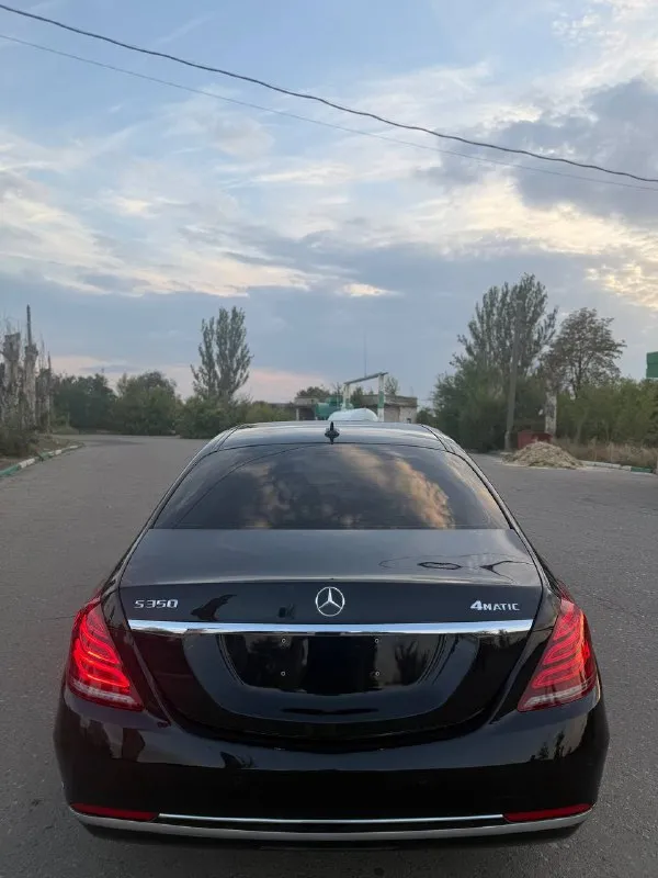 Mercedes benz - s class 222 - 2016 года выпуска, 149 км тысяч пробег,3.0 литра дизель, машина официальная, автомобиль в идеальнейшем состоянии, на твердую пятерку, не бит не крашен, машина вся в заводском окрасе на 100%, вся история обслуживания начиная с момента эксплуатации чеки и т. Д, два комплекта резины с дисками зима лето, отличная комплектация, для комфортной езды, есть абсолютно все. Я собственник, звонить для более подробной информации по номеру ниже +79495180296 цена 3.🍋850 или обмен - фотография - 5