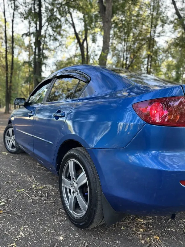 Продам mazda 3 🔥
Год выпуска:2004🔥
Пробег, км:250000 🔥
Модификация:1.6 mт 🔥
Тип двигателя:бензин🔥
Коробка передач :механика 🔥
Привод:передний🔥
Тип кузова : легковой седан🔥
Koмплeктaция: base🔥
Цвет:синий 🔥
В продаже mazda 3 (bk) по низу рынка, на полном ходу.
Двигатель в превосходном состоянии, запускается с пол оборота в любую погоду, работает ровно, не троит, не дымит, обороты не плавают. Тяга бешенная.
Кпп-работает волшебно, все передачи включатся мягко, без хрустов, ничего не выбивает.
Ходовая-мячик, дорогу держит уверенно, руль никуда не убигает, едет ровно, не стучит, не бьет. Единственное что нужно, это купить скобу на задний левый суппорт, если успею заменю (цена вопроса 50руб).
Салон в хорошем состоянии для своих лет и цены автомобиля. Есть пару моментов, но не критично.
По кузову видно на фото, кому нужно видео, предоставлю по запросу. Авто зашумлено, так как раньше стояла хорошая музыка.
Цена:349.999 тысяч
Возможен пригон по договоренности.
Возможен обмен.
Номер для связи:+79495752024 - фотография - 10