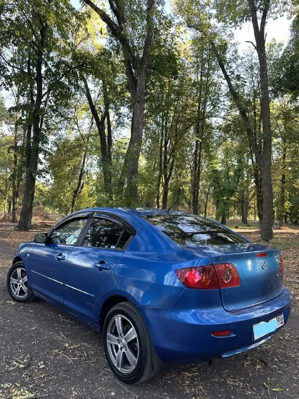 Продам mazda 3 🔥
Год выпуска:2004🔥
Пробег, км:250000 🔥
Модификация:1.6 mт 🔥
Тип двигателя:бензин🔥
Коробка передач :механика 🔥
Привод:передний🔥
Тип кузова : легковой седан🔥
Koмплeктaция: base🔥
Цвет:синий 🔥
В продаже mazda 3 (bk) по низу рынка, на полном ходу.
Двигатель в превосходном состоянии, запускается с пол оборота в любую погоду, работает ровно, не троит, не дымит, обороты не плавают. Тяга бешенная.
Кпп-работает волшебно, все передачи включатся мягко, без хрустов, ничего не выбивает.
Ходовая-мячик, дорогу держит уверенно, руль никуда не убигает, едет ровно, не стучит, не бьет. Единственное что нужно, это купить скобу на задний левый суппорт, если успею заменю (цена вопроса 50руб).
Салон в хорошем состоянии для своих лет и цены автомобиля. Есть пару моментов, но не критично.
По кузову видно на фото, кому нужно видео, предоставлю по запросу. Авто зашумлено, так как раньше стояла хорошая музыка.
Цена:349.999 тысяч
Возможен пригон по договоренности.
Возможен обмен.
Номер для связи:+79495752024 - фотография - 6