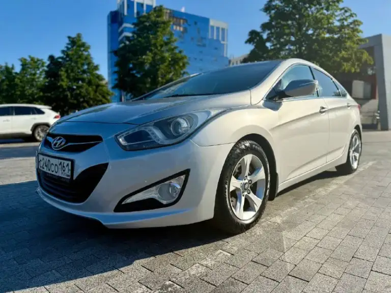 Hyundai i40, 2013 г. Пробег: 160 000 км кузов: седан двигатель: бензин, 2.0 л кпп: автомат привод: передний
💡 Описание: продаю ухоженный и надёжный hyundai i40 седан 2013 года. Машина в отличном техническом состоянии, полностью готова к эксплуатации.
2 Владельца по птс
Чистый птс, автомобиль не участвовал в дтп
Регулярное обслуживание каждые 10 тыс. Км, есть сервисная история
Акпп работает плавно, без пинков и задержек
Двигатель сухой, без посторонних шумов, масло не расходует
Подвеска обслужена, ничего не стучит
Салон чистый, не прокуренный, кожа/ткань без повреждений
Богатая комплектация:
Двухзонный климат-контроль
Круиз-контроль
Подогрев передних и сидений
Мультимедиа
Парктроники
Датчики дождя и света
Камера заднего вида
Новый аккумулятор, свежая зимняя резина
Вложений не требует, сел и поехал
🚗 Цена: 1 250 000 📍 осмотр: (донецк/макеевка) ☎ контакт: (+79494878907) - фотография - 3