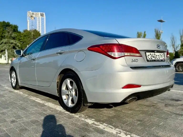 Hyundai i40, 2013 г. Пробег: 160 000 км кузов: седан двигатель: бензин, 2.0 л кпп: автомат привод: передний
💡 Описание: продаю ухоженный и надёжный hyundai i40 седан 2013 года. Машина в отличном техническом состоянии, полностью готова к эксплуатации.
2 Владельца по птс
Чистый птс, автомобиль не участвовал в дтп
Регулярное обслуживание каждые 10 тыс. Км, есть сервисная история
Акпп работает плавно, без пинков и задержек
Двигатель сухой, без посторонних шумов, масло не расходует
Подвеска обслужена, ничего не стучит
Салон чистый, не прокуренный, кожа/ткань без повреждений
Богатая комплектация:
Двухзонный климат-контроль
Круиз-контроль
Подогрев передних и сидений
Мультимедиа
Парктроники
Датчики дождя и света
Камера заднего вида
Новый аккумулятор, свежая зимняя резина
Вложений не требует, сел и поехал
🚗 Цена: 1 250 000 📍 осмотр: (донецк/макеевка) ☎ контакт: (+79494878907) - фотография - 4