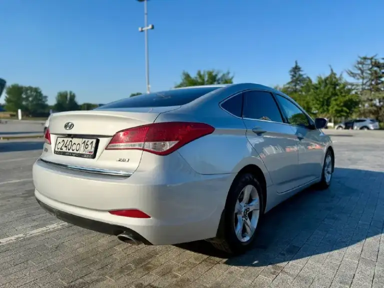 Hyundai i40, 2013 г. Пробег: 160 000 км кузов: седан двигатель: бензин, 2.0 л кпп: автомат привод: передний
💡 Описание: продаю ухоженный и надёжный hyundai i40 седан 2013 года. Машина в отличном техническом состоянии, полностью готова к эксплуатации.
2 Владельца по птс
Чистый птс, автомобиль не участвовал в дтп
Регулярное обслуживание каждые 10 тыс. Км, есть сервисная история
Акпп работает плавно, без пинков и задержек
Двигатель сухой, без посторонних шумов, масло не расходует
Подвеска обслужена, ничего не стучит
Салон чистый, не прокуренный, кожа/ткань без повреждений
Богатая комплектация:
Двухзонный климат-контроль
Круиз-контроль
Подогрев передних и сидений
Мультимедиа
Парктроники
Датчики дождя и света
Камера заднего вида
Новый аккумулятор, свежая зимняя резина
Вложений не требует, сел и поехал
🚗 Цена: 1 250 000 📍 осмотр: (донецк/макеевка) ☎ контакт: (+79494878907) - фотография - 5
