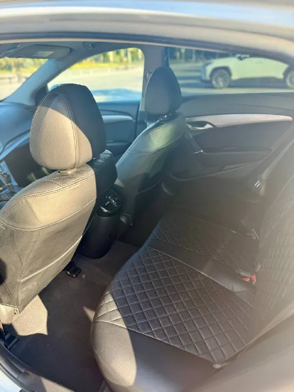 Hyundai i40, 2013 г. Пробег: 160 000 км кузов: седан двигатель: бензин, 2.0 л кпп: автомат привод: передний
💡 Описание: продаю ухоженный и надёжный hyundai i40 седан 2013 года. Машина в отличном техническом состоянии, полностью готова к эксплуатации.
2 Владельца по птс
Чистый птс, автомобиль не участвовал в дтп
Регулярное обслуживание каждые 10 тыс. Км, есть сервисная история
Акпп работает плавно, без пинков и задержек
Двигатель сухой, без посторонних шумов, масло не расходует
Подвеска обслужена, ничего не стучит
Салон чистый, не прокуренный, кожа/ткань без повреждений
Богатая комплектация:
Двухзонный климат-контроль
Круиз-контроль
Подогрев передних и сидений
Мультимедиа
Парктроники
Датчики дождя и света
Камера заднего вида
Новый аккумулятор, свежая зимняя резина
Вложений не требует, сел и поехал
🚗 Цена: 1 250 000 📍 осмотр: (донецк/макеевка) ☎ контакт: (+79494878907) - фотография - 6