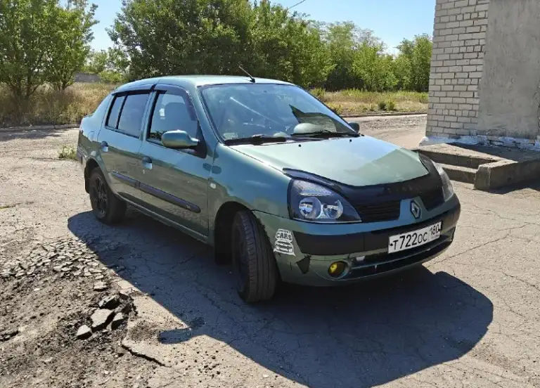 Renault clio ii 2006г. 1.4 8v  пробег - 159000км, цена - 280к рублей. Отличное состояние, каждый день на ходу, кондиционер морозит, печка жарит, заводится и едет в любую погоду по любым дорогам, поменяно - радиаторы охлаждения и кондиционера + вентилятор, стойки вкруг, тормоза вкруг, все подушки двигателя, ремни ролики, корпус термостата алюминиевый (заводской - пластиковый и он всегда течет), прокладка гбц тоже заменена с маслосъемными колплчками, катушка зажигания оригинал нового образца, вв провода нулевого сопротивления (вечные), в задних пружинах стоят пневмобалоны - можно грузить багажник, 4-ех канальный усилитель с динамиками вкруг, руль в коже, есть багажник на крышу, зимний комплект колес в сборе, иммобилайзер, электро зеркала, корректор фар, гидроусилитель, центральный замок, птф, диодные лампы в фарах. Из косяков - передний бампер, где-то сколы, сопливит пару сальников. Документы чистые, страховка переоформляется на нового владельца. Донецк. +7949 324 98 10.
📞 Звоните: +7(949)3249810 - фотография - 1