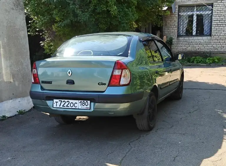 Renault clio ii 2006г. 1.4 8v  пробег - 159000км, цена - 280к рублей. Отличное состояние, каждый день на ходу, кондиционер морозит, печка жарит, заводится и едет в любую погоду по любым дорогам, поменяно - радиаторы охлаждения и кондиционера + вентилятор, стойки вкруг, тормоза вкруг, все подушки двигателя, ремни ролики, корпус термостата алюминиевый (заводской - пластиковый и он всегда течет), прокладка гбц тоже заменена с маслосъемными колплчками, катушка зажигания оригинал нового образца, вв провода нулевого сопротивления (вечные), в задних пружинах стоят пневмобалоны - можно грузить багажник, 4-ех канальный усилитель с динамиками вкруг, руль в коже, есть багажник на крышу, зимний комплект колес в сборе, иммобилайзер, электро зеркала, корректор фар, гидроусилитель, центральный замок, птф, диодные лампы в фарах. Из косяков - передний бампер, где-то сколы, сопливит пару сальников. Документы чистые, страховка переоформляется на нового владельца. Донецк. +7949 324 98 10.
📞 Звоните: +7(949)3249810 - фотография - 4