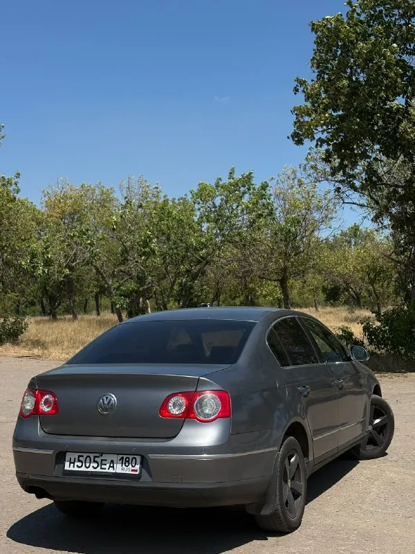Продам немецкий лайнер volkswagen passat b6 🇩🇪
Год выпуска: 2006 год!
Пробег: 257 тыс. Км.
Коробка: автомат ( японский aisin )
Объем мотора: 2.0 fsi
Привод: передний
Очень богатая комплектация: датчик света, дождя, адаптивная оптика, передние и задние парктроники, autohold, электроручник, задние шторки, abs, esp, салон кожа-алькантара, двухзонный климат-контроль, круиз-контроль, подсветка поворотов, обогрев боковых зеркал, заднего и лобового стекла.
В фарах стоят хорошие led лампы.
Все работает исправно.
Продажа без номеров. Переоформление без проблем, я собственник.
В автомобиле лежит руководство об эксплуатации, до определенного времени обслуживался у официального дилера.
Всего 2 хозяина. Был куплен первым в автосалоне в донецке
Цена: 850.000₽ (торг присутствует)
📞Обращаться в лс или по номеру телефона +79493844577
Автомобиль находится в шахтерске.
📞 Звоните: +7(949)3844577 - фотография - 6