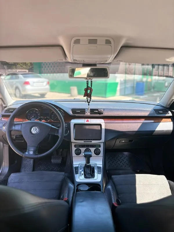 Продам немецкий лайнер volkswagen passat b6 🇩🇪
Год выпуска: 2006 год!
Пробег: 257 тыс. Км.
Коробка: автомат ( японский aisin )
Объем мотора: 2.0 fsi
Привод: передний
Очень богатая комплектация: датчик света, дождя, адаптивная оптика, передние и задние парктроники, autohold, электроручник, задние шторки, abs, esp, салон кожа-алькантара, двухзонный климат-контроль, круиз-контроль, подсветка поворотов, обогрев боковых зеркал, заднего и лобового стекла.
В фарах стоят хорошие led лампы.
Все работает исправно.
Продажа без номеров. Переоформление без проблем, я собственник.
В автомобиле лежит руководство об эксплуатации, до определенного времени обслуживался у официального дилера.
Всего 2 хозяина. Был куплен первым в автосалоне в донецке
Цена: 850.000₽ (торг присутствует)
📞Обращаться в лс или по номеру телефона +79493844577
Автомобиль находится в шахтерске.
📞 Звоните: +7(949)3844577 - фотография - 9