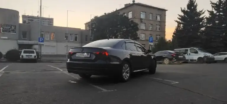 Volkswagen passat b7 wolfsburg edition
11.2014 Год.
По vin бьётся как 2015 год.
2 Ключа.
Объем - 1.8tsi (170 л. С). Aisin-6ст. (надёжный и прост).
Пробег 237000тыс. Км оригинал, не скручен.
-Цепи заменены на 213000тыс. Км.
-Спереди стоят хорошие блины и колодки brembo.
-В шикарном цвете и комплектации.
-Кожаный салон. (состояние отличное) салон полностью перетянут, и переклеен в чёрный.
-Шикарная мультимедия teyes cc3 2k 360⁰, укомплектована камерами, перед и зад, 2 usb порта, + гнездо под sim.
-Подогревы зеркал
-Подогревы передних сидений.
-Полноценный мультируль.
-Стоят качественные лампы ближний/дальний/птф; по всей машине стоят хорошие диодные лампы.
-Электро привод водительского сиденья.
-Оригинальные диски volkswagen borbet r17
-Все стекла родные.
Ещё на регистрации dpr, в рф будете первым собственником.
В машине не курили.
Машина полностью обслужена.
Все работает без нареканий, езжу каждый день!
Любые проверки на сто
+7 949 485 43 74
1 350 000 + Торг
Авт
📞 Звоните: +7(949)4854374 - фотография - 1