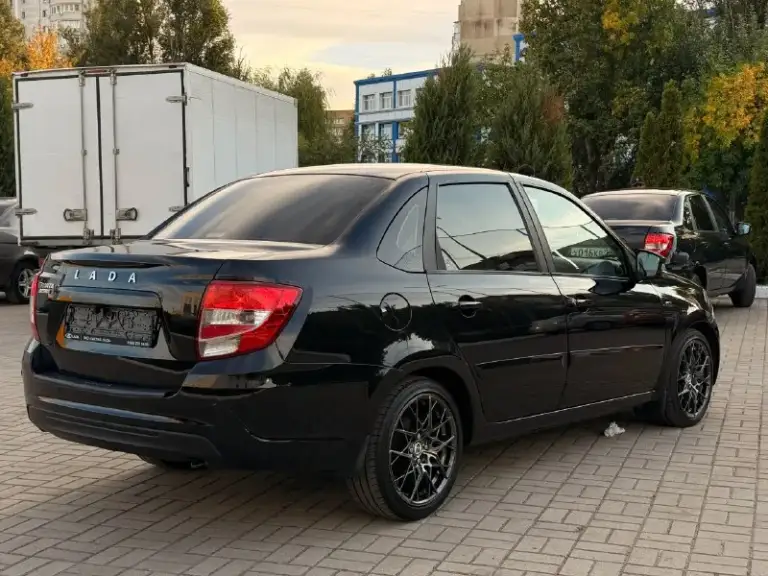 Пpодам ваз granta 2020г
С родным пробегом 125.000км.
Из дополнительного установлено: контурная подсветка салона rgb, управляется с телефона.
Анатомический мульти руль. Сенсорная андроид мультимедия с carplay, установлена музыка усилители саб.
Также установлена камера заднего вида. Диски hre покупались новыми за 70.000₽, резина nexen летняя корейская.
В ближнем стоят диодные минилинзы, птф диодные, светят отлично. Дефлекторы в стиле мерса.
Замена масла каждые 5-7 тыс км motul 5w30, бензин только аи95. Вложено очень много сил и средств
- Сделан stage - паук 4/1
- Полностью обслужена подвеска
- Полностью сделаны тормоза
- Замена масла motul
- Полный список работ имеется, вышлю реальному покупателю
Машина в хорошем состоянии
Вложений не требует
Полная комплектация
Кондиционер туманки
Подогрев сидений подогрев заднего стекла, электро регулировка зеркал, эл стеклоподъемники.
Цена 680.000₽
Продажа срочная
Я собственник машина на учете на мне.
+79495721215 Донецк
📞 Звоните: +7(949)5721215 - фотография - 5