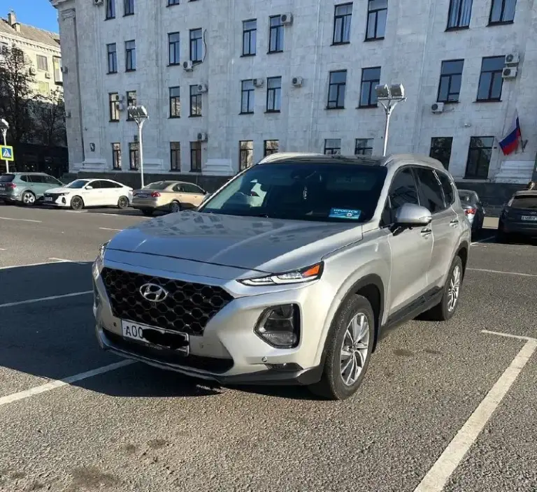 Продаю свой hyundai santa fe 2020 года
Этот кроссовер в идеальном состоянии, никогда не подводил меня, и я уверен, что станет отличным выбором для нового владельца.
Технические характеристики:
• Двигатель: 2.4 л — мощный и экономичный, работает как часы.
• Коробка передач: классический автомат — переключения плавные, без рывков.
• Ходовая часть: в отличном состоянии, обеспечивает комфорт и безопасность на дороге.
• Пробег: оригинальный, любые проверки.
Комплектация:
Этот автомобиль оснащен всем необходимым для комфортных поездок:
• Роскошный кожаный салон — приятно садиться за руль!
• Панорамная крыша — наслаждайтесь солнечными днями и звездными ночами.
• Память сидений — удобно подстраивать под себя.
• Подогрев и вентиляция сидений с несколькими режимами — комфорт в любую погоду.
• Подогрев руля — особенно приятно зимой.
• И это еще не все!
Я единственный владелец, и автомобиль всегда проходил регулярное обслуживание. Не было ни одного серьезного дтп — только аккуратна
📞 Звоните: +7(959)5339262 - фотография - 1