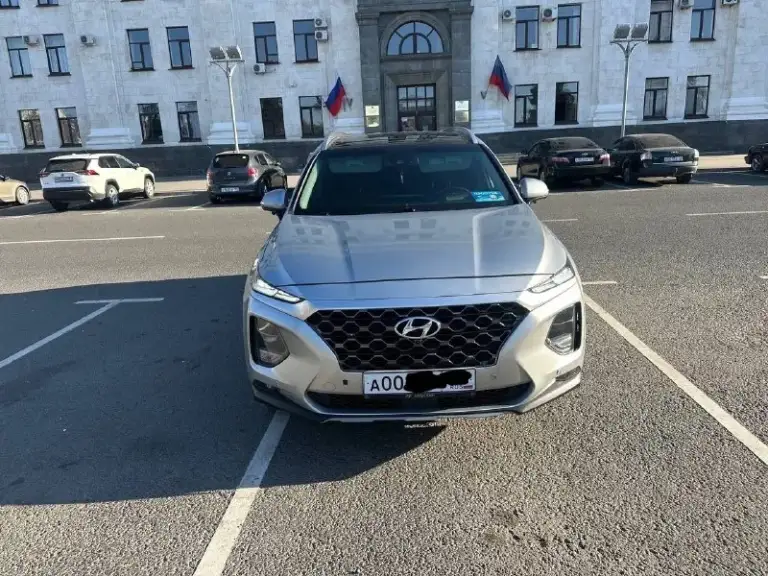 Продаю свой hyundai santa fe 2020 года
Этот кроссовер в идеальном состоянии, никогда не подводил меня, и я уверен, что станет отличным выбором для нового владельца.
Технические характеристики:
• Двигатель: 2.4 л — мощный и экономичный, работает как часы.
• Коробка передач: классический автомат — переключения плавные, без рывков.
• Ходовая часть: в отличном состоянии, обеспечивает комфорт и безопасность на дороге.
• Пробег: оригинальный, любые проверки.
Комплектация:
Этот автомобиль оснащен всем необходимым для комфортных поездок:
• Роскошный кожаный салон — приятно садиться за руль!
• Панорамная крыша — наслаждайтесь солнечными днями и звездными ночами.
• Память сидений — удобно подстраивать под себя.
• Подогрев и вентиляция сидений с несколькими режимами — комфорт в любую погоду.
• Подогрев руля — особенно приятно зимой.
• И это еще не все!
Я единственный владелец, и автомобиль всегда проходил регулярное обслуживание. Не было ни одного серьезного дтп — только аккуратна
📞 Звоните: +7(959)5339262 - фотография - 2