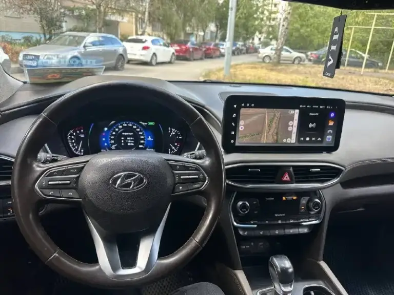 Продаю свой hyundai santa fe 2020 года
Этот кроссовер в идеальном состоянии, никогда не подводил меня, и я уверен, что станет отличным выбором для нового владельца.
Технические характеристики:
• Двигатель: 2.4 л — мощный и экономичный, работает как часы.
• Коробка передач: классический автомат — переключения плавные, без рывков.
• Ходовая часть: в отличном состоянии, обеспечивает комфорт и безопасность на дороге.
• Пробег: оригинальный, любые проверки.
Комплектация:
Этот автомобиль оснащен всем необходимым для комфортных поездок:
• Роскошный кожаный салон — приятно садиться за руль!
• Панорамная крыша — наслаждайтесь солнечными днями и звездными ночами.
• Память сидений — удобно подстраивать под себя.
• Подогрев и вентиляция сидений с несколькими режимами — комфорт в любую погоду.
• Подогрев руля — особенно приятно зимой.
• И это еще не все!
Я единственный владелец, и автомобиль всегда проходил регулярное обслуживание. Не было ни одного серьезного дтп — только аккуратна
📞 Звоните: +7(959)5339262 - фотография - 9