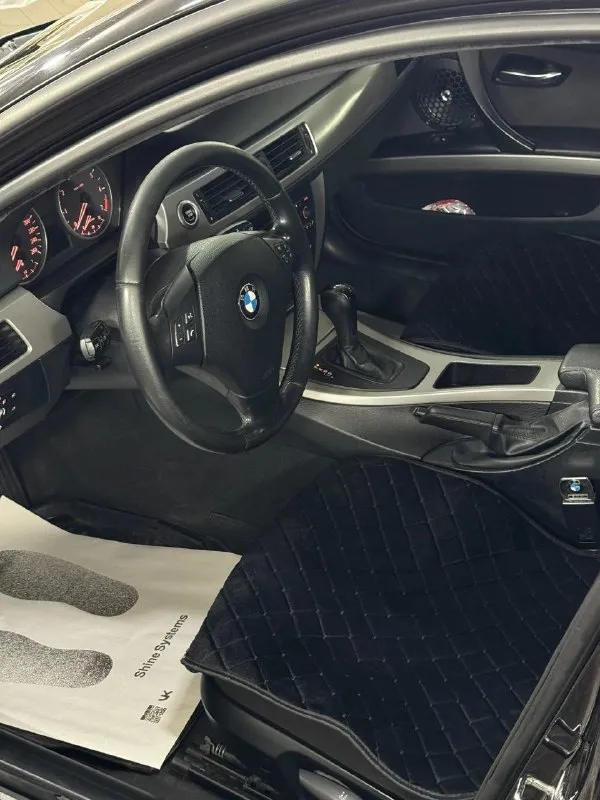 Продается bmw е90⚡️🌪
Двигатель 2.0 литра, едет  бодро, резво, в своем классе пуля. 🚀
Хорошо переключает, не пинает, все работает как часы. 👌
Машина 2006 года.
Не стучит не гремит работает все ровно. 🤌
Полный порядок с переоформлением
Цена 1.1🍋
Машина обслужена, от а до я. ..
Находится в донецке. ..
Все вопросы 👇👇👇
+79495208435 Телеграм
📞 Звоните: +7(949)5208435 - фотография - 6
