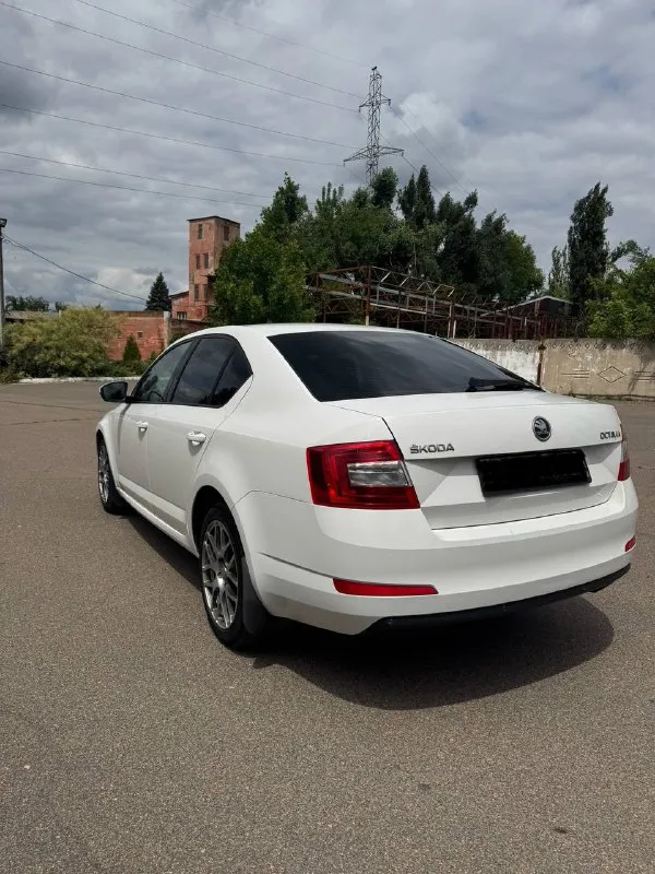Продаю skoda octavia а7 ✅
Год 2014✅
Мотор 1.4 турбо ✅
Коробка механическая ✅
Без дтп ✅
Машина чешской сборки✅
2014 Год(машина всю жизнь в одних руках с автосалона)
Механическая трансмиссия
237 000 Пробега
Масло не кушает, в отличном состоянии, рыжиков и гнили нет, отличная динамика и управляемость, кондиционер работает все подогревы работают, нет ни единой ошибки, ничего не стучит, не гремит, не торохтит, салон в отличном состоянии, ничего не затерто и не замято,17 кованные диски на резине мишлен, зима на оригинальных дисках шипованых шинах(тоже мишлен), за машиной следили и обслуживали раньше положенного времени, замена масла каждые 6000км, колодки и тормозные диски в круг ate, по машине ничего делать не нужно, сел и поехал куда угодно, уверен кто первый приедет, тот и заберет.
За более подробной информацией звоните.
Цена: 955.000

Осмотр: г. Макеевка
Телефон для связи +7 949 485 64 94 (телеграмм) - фотография - 1