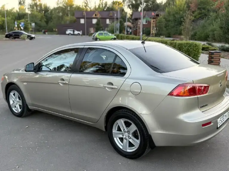 В продаже автомобиль в заводском окрасе авто не бит не крашен не одна деталь с оригинальным пробегом весь обслужен реально без вложений коробка работает как положено мотор масло не расходует видео обзор с толщиномером скину по запросу возможен обмен на ваш автомобиль все вопросы по телефону звоните
🚗Марка митсубуси ланцер
⚙Мотор 1.8 бензин
📦Коробка автомат
🏃‍♀‍➡Пробег 217 т км
📅Год выпуска 2008
💶Цена 770тысяч рублей 🔥
☎Телефон +79497257498
🏙Г мариуполь - фотография - 4