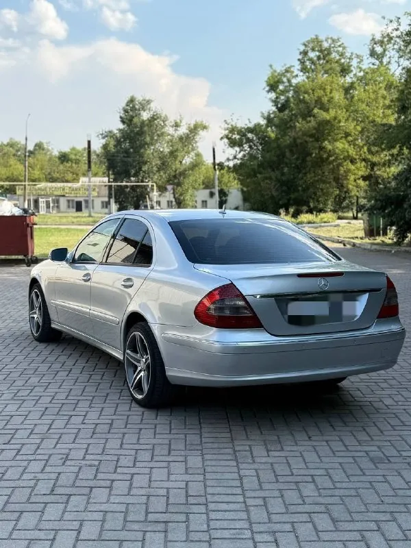 ‼️Срочно‼️
Продам
Mercedes benz e class w 211 рестайлинг
Год 2007
✅Объём двигателя: 2.5 бензин
✅Коробка : автомат
✅Колёса : r 18
✅Салон: кожа
✅Цвет: серебристый
• Автомобиль в отличном состоянии
• Двигатель работает идеально
• Не дымит не троит, масложора нет
• Коробка переключает все отлично
• Ходовая мягкая ничего не брякает
• По кузову в порядке, пару сколов ничего критичного
• Кожаный чёрный салон в хорошем состоянии
• Новая мультимедиа android
✅Богатая комплектация:
Электропривод сидений, круиз-контроль, камера заднего вида, климат контроль, подогрев сидений и тд.
В целом отличный автомобиль, за адекватные деньги
✅Город: макеевка
✅Телефон +79494035536
✅Если не отвечаю, то можно в тг
🔥🔥Цена : 900 000 рублей🔥🔥
✅Хорошему покупателю торг и комплект резины в подарок
📞 Звоните: +7(949)4035536 - фотография - 3