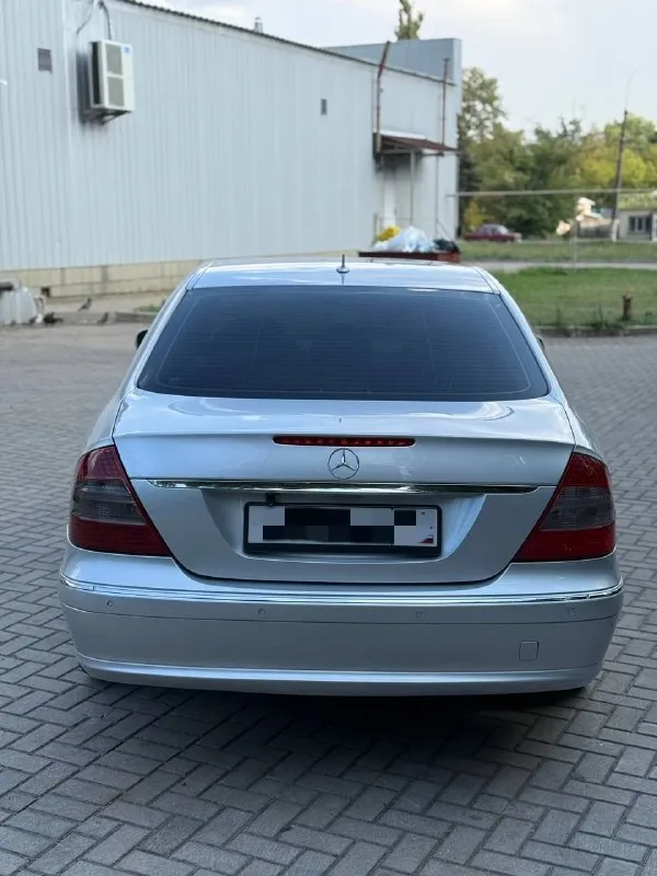 ‼️Срочно‼️
Продам
Mercedes benz e class w 211 рестайлинг
Год 2007
✅Объём двигателя: 2.5 бензин
✅Коробка : автомат
✅Колёса : r 18
✅Салон: кожа
✅Цвет: серебристый
• Автомобиль в отличном состоянии
• Двигатель работает идеально
• Не дымит не троит, масложора нет
• Коробка переключает все отлично
• Ходовая мягкая ничего не брякает
• По кузову в порядке, пару сколов ничего критичного
• Кожаный чёрный салон в хорошем состоянии
• Новая мультимедиа android
✅Богатая комплектация:
Электропривод сидений, круиз-контроль, камера заднего вида, климат контроль, подогрев сидений и тд.
В целом отличный автомобиль, за адекватные деньги
✅Город: макеевка
✅Телефон +79494035536
✅Если не отвечаю, то можно в тг
🔥🔥Цена : 900 000 рублей🔥🔥
✅Хорошему покупателю торг и комплект резины в подарок
📞 Звоните: +7(949)4035536 - фотография - 4