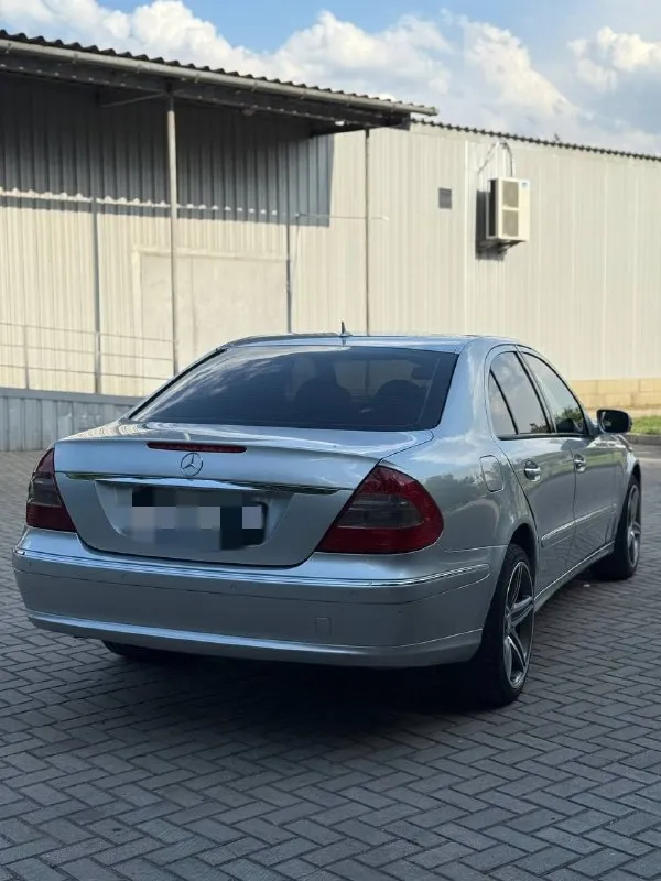 ‼️Срочно‼️
Продам
Mercedes benz e class w 211 рестайлинг
Год 2007
✅Объём двигателя: 2.5 бензин
✅Коробка : автомат
✅Колёса : r 18
✅Салон: кожа
✅Цвет: серебристый
• Автомобиль в отличном состоянии
• Двигатель работает идеально
• Не дымит не троит, масложора нет
• Коробка переключает все отлично
• Ходовая мягкая ничего не брякает
• По кузову в порядке, пару сколов ничего критичного
• Кожаный чёрный салон в хорошем состоянии
• Новая мультимедиа android
✅Богатая комплектация:
Электропривод сидений, круиз-контроль, камера заднего вида, климат контроль, подогрев сидений и тд.
В целом отличный автомобиль, за адекватные деньги
✅Город: макеевка
✅Телефон +79494035536
✅Если не отвечаю, то можно в тг
🔥🔥Цена : 900 000 рублей🔥🔥
✅Хорошему покупателю торг и комплект резины в подарок
📞 Звоните: +7(949)4035536 - фотография - 5