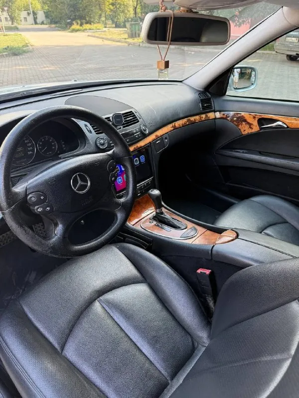 ‼️Срочно‼️
Продам
Mercedes benz e class w 211 рестайлинг
Год 2007
✅Объём двигателя: 2.5 бензин
✅Коробка : автомат
✅Колёса : r 18
✅Салон: кожа
✅Цвет: серебристый
• Автомобиль в отличном состоянии
• Двигатель работает идеально
• Не дымит не троит, масложора нет
• Коробка переключает все отлично
• Ходовая мягкая ничего не брякает
• По кузову в порядке, пару сколов ничего критичного
• Кожаный чёрный салон в хорошем состоянии
• Новая мультимедиа android
✅Богатая комплектация:
Электропривод сидений, круиз-контроль, камера заднего вида, климат контроль, подогрев сидений и тд.
В целом отличный автомобиль, за адекватные деньги
✅Город: макеевка
✅Телефон +79494035536
✅Если не отвечаю, то можно в тг
🔥🔥Цена : 900 000 рублей🔥🔥
✅Хорошему покупателю торг и комплект резины в подарок
📞 Звоните: +7(949)4035536 - фотография - 7