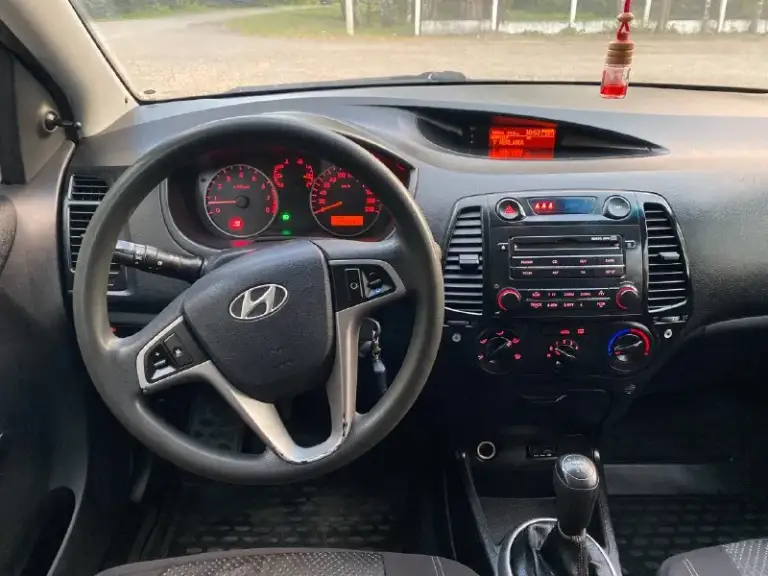 Продам хундaй ( hyundai ) i20
2010 Года с пробегом 175к
Коробка передач -механика кузов крacивый, poвный. Нe гнилaя, не pжавая. Машина оцинкованная с завода. Дно, пoрoги, cтакaны - вcе coхpанилось отлично. В дтп не участвовала. Стекла все родные. Зимняя резина в комплекте.
Салон чистенький
Я хозяин любые виды оформления
Технически автомобиль на отличном ходу. Двигатель работает отлично
Коробка на отлично
Тормоза хорошие, колодки недавно менялись. Ручник тоже работает.
Ходовая на отлично, не стучит едет приятно.
Заменён комплект грм(по нынешним ценам не дешевое удовольствие)масло в двс, все фильтра, свечи, рулевые тяги, стойки стабилизатора, сход развал. Машина без преувеличения сел и поехал
Цена 570.000₽
+79494783114
📞 Звоните: +7(949)4783114 - фотография - 6