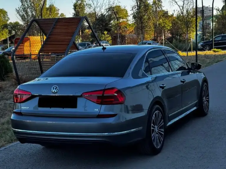 Продам volkswagen passat b7 2015 года!
Пробег: 135.000 км
Двигатель 1.8 турбо, работает ровно, полностью обслужен, масло не берет! Коробка автомат переключает идеально, никаких пинков и рывков, недавно была замена масла, ходовая также без вложений. Автомобиль в отличной комплектации: кожаный салон, 2х зонный климат контроль, хорошая музыка, мульти руль, электро регулировки сидений, кузов в керамике, новая резина и многое другое! Возможен обмен и продажа в кредит!
Осмотр донецк
Цена: 1.520.000₽
☎️ +7 (949) 628-72-17
📞 Звоните: +7(949)6287217 - фотография - 6