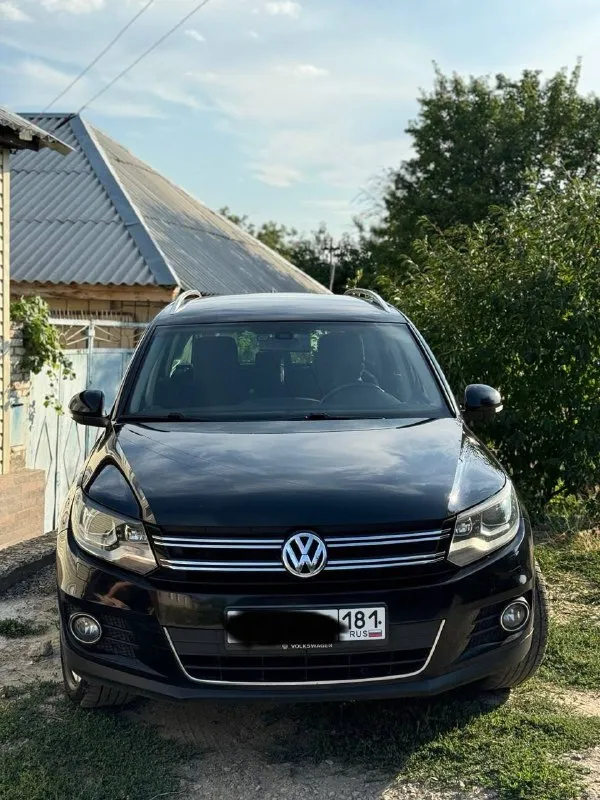 Продаётся volkswagen tiguan, 2012 год
💰 Цена: 1 650 000 ₽
📍 Луганск
⚙️ 2.0 Tsi (cawa, 170 л. С. ) / aisin / пробег 190 000 км
⸻
Живой, честный tiguan с богатой комплектацией и полной историей обслуживания.
Не перекуп, не «лишь бы продать».
Мы — поклонники марки volkswagen, брали авто для себя, со знанием дела и с любовью.
⸻
⚙️ Кратко по авто:
• ✅ Коробка aisin — обслужена, работает чётко
• ✅ Cawa 170 л. С. — в идеальном состоянии, масло не ест, работает ровно
• ✅ Пробег — 190 000 км родной, не смотан
• ✅ Ходовая вся обслужена — с умом и не дёшево:
👉 Запчасти sachs, bosch, никаких “ноунеймов”
• ✅ Кондиционер холодит, печка работает отлично
• ✅ Своевременная замена всех жидкостей и фильтров
• ✅ — Сухой, чистый и надёжный
Разгон уверенный и ровный, без провалов.
Авто едет быстро и легко, мотор тянет отлично.
Из-за обслуженной топливной и идеальному состоянию двигателя — реализует весь потенциал 170 сил‼️
Топливная система — в идеале:
• Проведено полное
📞 Звоните: +7(959)5051034 - фотография - 3