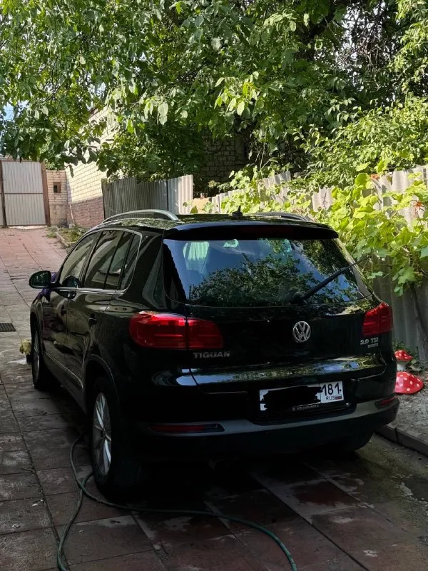 Продаётся volkswagen tiguan, 2012 год
💰 Цена: 1 650 000 ₽
📍 Луганск
⚙️ 2.0 Tsi (cawa, 170 л. С. ) / aisin / пробег 190 000 км
⸻
Живой, честный tiguan с богатой комплектацией и полной историей обслуживания.
Не перекуп, не «лишь бы продать».
Мы — поклонники марки volkswagen, брали авто для себя, со знанием дела и с любовью.
⸻
⚙️ Кратко по авто:
• ✅ Коробка aisin — обслужена, работает чётко
• ✅ Cawa 170 л. С. — в идеальном состоянии, масло не ест, работает ровно
• ✅ Пробег — 190 000 км родной, не смотан
• ✅ Ходовая вся обслужена — с умом и не дёшево:
👉 Запчасти sachs, bosch, никаких “ноунеймов”
• ✅ Кондиционер холодит, печка работает отлично
• ✅ Своевременная замена всех жидкостей и фильтров
• ✅ — Сухой, чистый и надёжный
Разгон уверенный и ровный, без провалов.
Авто едет быстро и легко, мотор тянет отлично.
Из-за обслуженной топливной и идеальному состоянию двигателя — реализует весь потенциал 170 сил‼️
Топливная система — в идеале:
• Проведено полное
📞 Звоните: +7(959)5051034 - фотография - 4