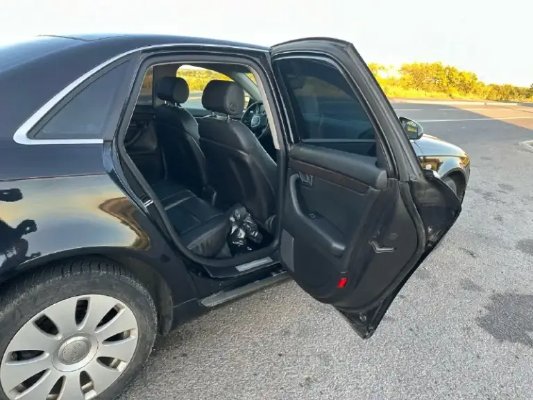 Audi а4 2007 года, пробег 239000 км. Комплектация sline. Кожаный салон, круиз контроль, климат контроль, датчики дождя и света, цена 800000₽ есть торг. С документами все в порядке, обращаться по номеру +79590353738 или в личку
📞 Звоните: +7(959)0353738 - фотография - 1
