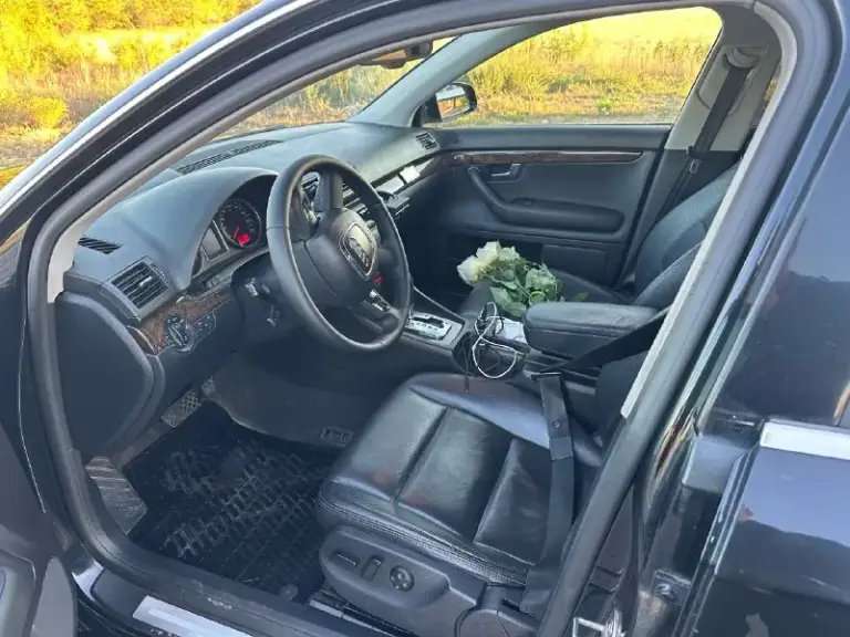 Audi а4 2007 года, пробег 239000 км. Комплектация sline. Кожаный салон, круиз контроль, климат контроль, датчики дождя и света, цена 800000₽ есть торг. С документами все в порядке, обращаться по номеру +79590353738 или в личку
📞 Звоните: +7(959)0353738 - фотография - 10