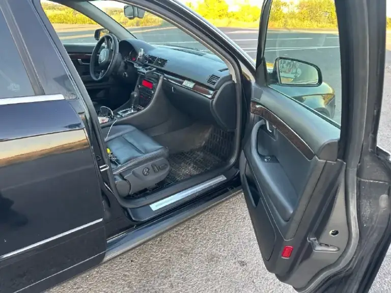 Audi а4 2007 года, пробег 239000 км. Комплектация sline. Кожаный салон, круиз контроль, климат контроль, датчики дождя и света, цена 800000₽ есть торг. С документами все в порядке, обращаться по номеру +79590353738 или в личку
📞 Звоните: +7(959)0353738 - фотография - 9