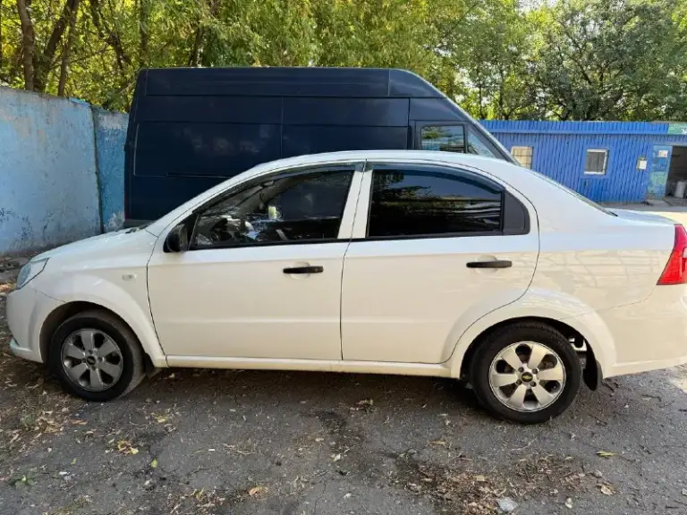 Продам автомобиль chevrolet nexia. ( aveo )
Год выпуска конец 2021 года.
Авто выехало в 2023 года с салона.
Двигатель: 1.5 бензин
Коробка: механика
Пробег авто: 43 тысячи км.

Авто в хорошем состоянии
Авто не красилось, пробег родной. Есть незначительные нюансы по лкп.

Авто в исправно техническом состоянии. Ничего не стучит, все работает как должно работать.
Пару месяце назад, было большое то. Есть заказ наряд.

По комплектации авто: передние стеклоподъемники, датчики давления шин, usb зарядное, кондиционер, хорошая мультимедия( сенсорная).
Расход авто в городе 5-6л.
2 Комплекта колес, лето на дисках, зимняя резина на штампах. Также есть 5 колесо запаски.
Цена : 795 тысяч рублей. Возможен торг.
Номер телефона: +7 (949) 040-74-98 - фотография - 4