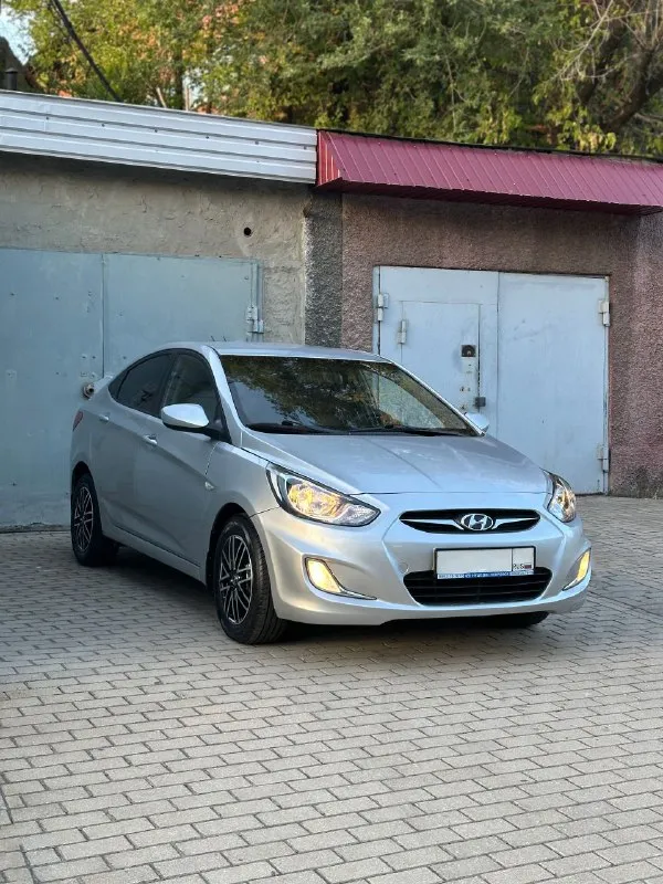 Продам: hyundai accent 1.6 (solaris)
Год выпуска: 2012
Топливо: бензин / газ
Тип кпп: механическая
Пробег: 208.000 км
✅ 1 Владелец по птс❗
- Автомобиль в хорошем состоянии, гаражное хранение.
Масло, фильтра, антифриз, колодки, аккумулятор, резина - заменены.
✅ Двигатель: 1.6л - масло не расходует, работает отлично.
- По ходовой части без нареканий. Новые амортизаторы, втулки и стойки.
✅ Комплектация:
- Сигнализация (с авто-запуском)
- Кондиционер
- Подогрев сидений
- Камера зад. Вида
- 2 Комплекта ключей
- 2 Комплекта колес
- Новый комплект гбо в подарок❗
✅ Документы:
- Птс оригинал, без штрафов и ограничений на регистрацию.
- Продажа с переоформлением в мрео❗
📍Осмотр в г. Донецк, калининский р-н.
Цена: 730.000 руб (+ торг у авто)
📞🇷🇺Звоните: +79493947904 - фотография - 1