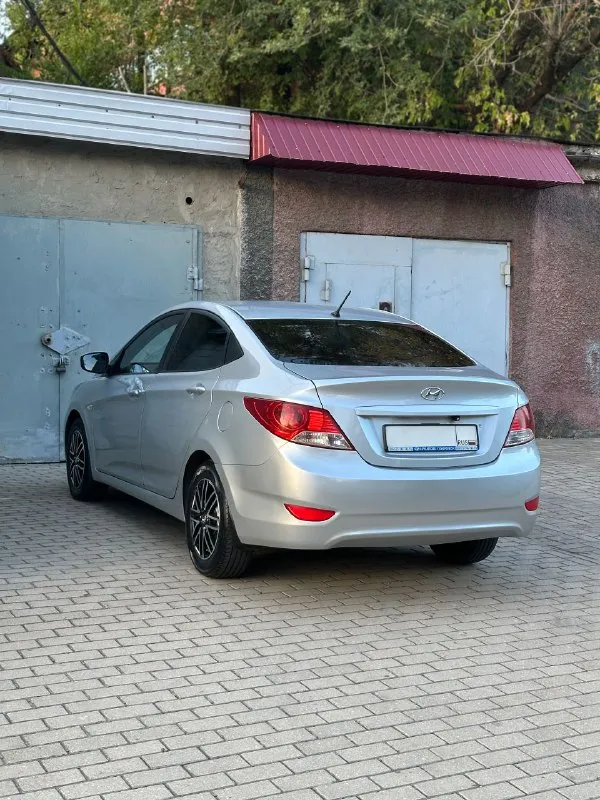 Продам: hyundai accent 1.6 (solaris)
Год выпуска: 2012
Топливо: бензин / газ
Тип кпп: механическая
Пробег: 208.000 км
✅ 1 Владелец по птс❗
- Автомобиль в хорошем состоянии, гаражное хранение.
Масло, фильтра, антифриз, колодки, аккумулятор, резина - заменены.
✅ Двигатель: 1.6л - масло не расходует, работает отлично.
- По ходовой части без нареканий. Новые амортизаторы, втулки и стойки.
✅ Комплектация:
- Сигнализация (с авто-запуском)
- Кондиционер
- Подогрев сидений
- Камера зад. Вида
- 2 Комплекта ключей
- 2 Комплекта колес
- Новый комплект гбо в подарок❗
✅ Документы:
- Птс оригинал, без штрафов и ограничений на регистрацию.
- Продажа с переоформлением в мрео❗
📍Осмотр в г. Донецк, калининский р-н.
Цена: 730.000 руб (+ торг у авто)
📞🇷🇺Звоните: +79493947904 - фотография - 2