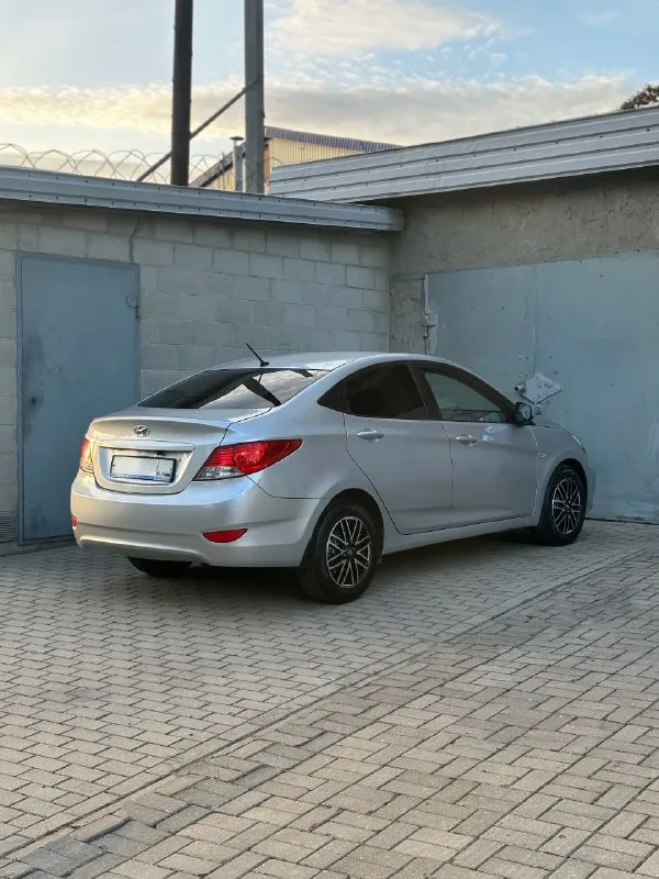 Продам: hyundai accent 1.6 (solaris)
Год выпуска: 2012
Топливо: бензин / газ
Тип кпп: механическая
Пробег: 208.000 км
✅ 1 Владелец по птс❗
- Автомобиль в хорошем состоянии, гаражное хранение.
Масло, фильтра, антифриз, колодки, аккумулятор, резина - заменены.
✅ Двигатель: 1.6л - масло не расходует, работает отлично.
- По ходовой части без нареканий. Новые амортизаторы, втулки и стойки.
✅ Комплектация:
- Сигнализация (с авто-запуском)
- Кондиционер
- Подогрев сидений
- Камера зад. Вида
- 2 Комплекта ключей
- 2 Комплекта колес
- Новый комплект гбо в подарок❗
✅ Документы:
- Птс оригинал, без штрафов и ограничений на регистрацию.
- Продажа с переоформлением в мрео❗
📍Осмотр в г. Донецк, калининский р-н.
Цена: 730.000 руб (+ торг у авто)
📞🇷🇺Звоните: +79493947904 - фотография - 3