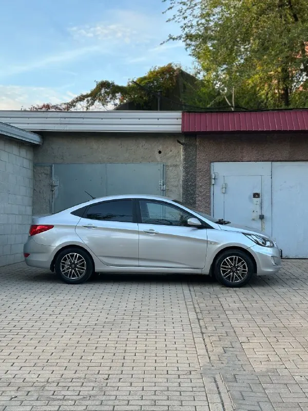Продам: hyundai accent 1.6 (solaris)
Год выпуска: 2012
Топливо: бензин / газ
Тип кпп: механическая
Пробег: 208.000 км
✅ 1 Владелец по птс❗
- Автомобиль в хорошем состоянии, гаражное хранение.
Масло, фильтра, антифриз, колодки, аккумулятор, резина - заменены.
✅ Двигатель: 1.6л - масло не расходует, работает отлично.
- По ходовой части без нареканий. Новые амортизаторы, втулки и стойки.
✅ Комплектация:
- Сигнализация (с авто-запуском)
- Кондиционер
- Подогрев сидений
- Камера зад. Вида
- 2 Комплекта ключей
- 2 Комплекта колес
- Новый комплект гбо в подарок❗
✅ Документы:
- Птс оригинал, без штрафов и ограничений на регистрацию.
- Продажа с переоформлением в мрео❗
📍Осмотр в г. Донецк, калининский р-н.
Цена: 730.000 руб (+ торг у авто)
📞🇷🇺Звоните: +79493947904 - фотография - 6