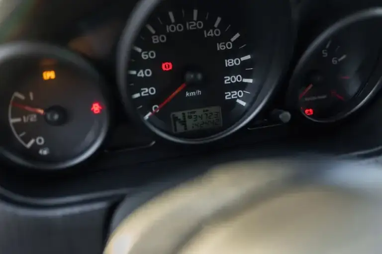 Mitsubishi colt 2008г. 1.3 передний привод, робот. Один хозяин.
Цена 600 000.торг
Пробег 142 000.
В отличном состоянии. Полная комплектация + зимняя резина на дисках.
Рыжиков нет. Пороги и днище обработано в прошлом году.
Масло менялось каждые 7-8 тыс. Км.
Кондиционер, подогрев передних сидений, парктроник, стеклоподъемники - все работает.
Масло не льет, не дымит, акпп переключается гладко.
Установлена нештатная 1din магнитола kenwood + заменены все динамики и сделана вибро-шумоизоляция всего, даже подкрылков.
Тонировка по стандартам рф.
В дтп не была, были локальные подкрасы.
С документами полный порядок.
Осмотр ск олимпийский, донбасс-арена.
+7 949 512 05 47 - фотография - 5