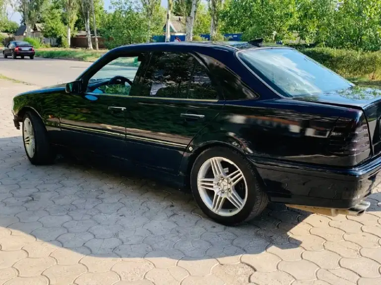 Срочная продажа
Mercedes с класс w202 1998г.
В хорошем состояние
Двигатель коробка в отличном состояние
Едет очень бодро, обьем двигателя 2.5 коробка механика
Есть недочеты по кузову коррозия на задних арках. .
Диски amg r17, музыка
С документами полный порядок
Осмотр г. Харцызск
+79490359535
Цена 335 000 руб.
Можно обмен, предлагайте.
📞 Звоните: +7(949)0359535 - фотография - 4