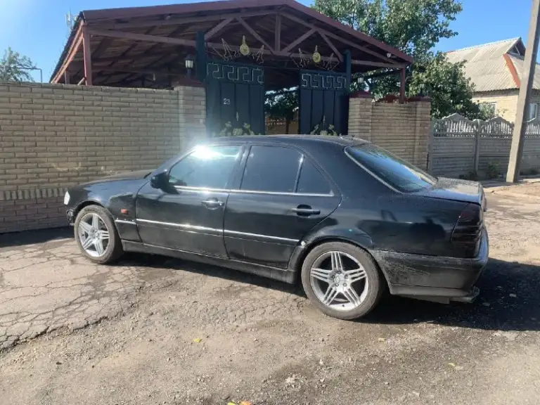 Срочная продажа
Mercedes с класс w202 1998г.
В хорошем состояние
Двигатель коробка в отличном состояние
Едет очень бодро, обьем двигателя 2.5 коробка механика
Есть недочеты по кузову коррозия на задних арках. .
Диски amg r17, музыка
С документами полный порядок
Осмотр г. Харцызск
+79490359535
Цена 335 000 руб.
Можно обмен, предлагайте.
📞 Звоните: +7(949)0359535 - фотография - 5