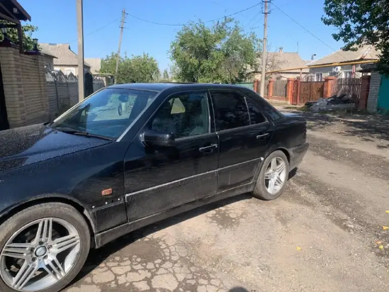 Срочная продажа
Mercedes с класс w202 1998г.
В хорошем состояние
Двигатель коробка в отличном состояние
Едет очень бодро, обьем двигателя 2.5 коробка механика
Есть недочеты по кузову коррозия на задних арках. .
Диски amg r17, музыка
С документами полный порядок
Осмотр г. Харцызск
+79490359535
Цена 335 000 руб.
Можно обмен, предлагайте.
📞 Звоните: +7(949)0359535 - фотография - 6