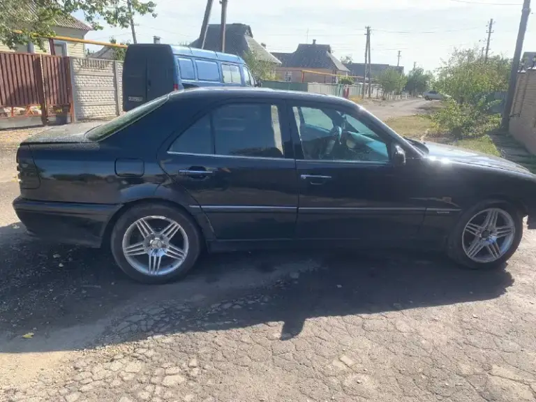 Срочная продажа
Mercedes с класс w202 1998г.
В хорошем состояние
Двигатель коробка в отличном состояние
Едет очень бодро, обьем двигателя 2.5 коробка механика
Есть недочеты по кузову коррозия на задних арках. .
Диски amg r17, музыка
С документами полный порядок
Осмотр г. Харцызск
+79490359535
Цена 335 000 руб.
Можно обмен, предлагайте.
📞 Звоните: +7(949)0359535 - фотография - 7