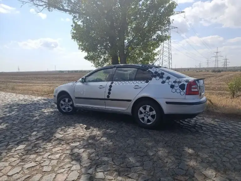 Продам собственное авто. Skoda octavia a 5 2008 г/в в хорошем состоянии, цена в рублях 519 тыс руб торг у капота. (180 регион) любой вид оформления, двигатель 1,6 mpi бензин/газ евро 4, расход 8 л. Акб супер. Двс после кап ремонта, работает как часы. Кпп включается четко, сцепление недавно менялось, ходовка перебиралась, энергоёмкая и комфортная в ходу. Ручник исправен, к электрике вопросов нет. Кузов оцинкован, зашумлена, стоят литые диски r 15 на летней резине, салон в достойном виде, установлены новые eva коврики, потолок алькантара. Оснащена центральный замок, защита от детей, бортовой компьютер. Эур, серво руль регулируется в двух плоскостях. Abs, esp, 2 airbag, корректор фар, 4 эл стеклоподъёмника. Эл привод багажника, 2-х зонный климат контроль, бардачок с функцией охлаждения. Эл регулировка и подогрев зеркал, обогрев заднего стекла, микролифт, линзованная оптика. Птф, впереди и сзади, штатная магнитола с приятным
📲 Tg: олечка
📞 Звоните: +7(948)4525644 - фотография - 3