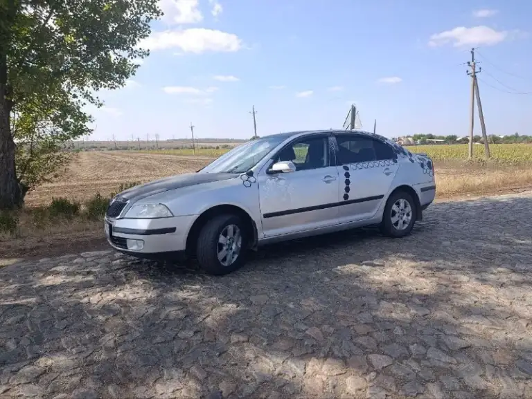 Продам собственное авто. Skoda octavia a 5 2008 г/в в хорошем состоянии, цена в рублях 519 тыс руб торг у капота. (180 регион) любой вид оформления, двигатель 1,6 mpi бензин/газ евро 4, расход 8 л. Акб супер. Двс после кап ремонта, работает как часы. Кпп включается четко, сцепление недавно менялось, ходовка перебиралась, энергоёмкая и комфортная в ходу. Ручник исправен, к электрике вопросов нет. Кузов оцинкован, зашумлена, стоят литые диски r 15 на летней резине, салон в достойном виде, установлены новые eva коврики, потолок алькантара. Оснащена центральный замок, защита от детей, бортовой компьютер. Эур, серво руль регулируется в двух плоскостях. Abs, esp, 2 airbag, корректор фар, 4 эл стеклоподъёмника. Эл привод багажника, 2-х зонный климат контроль, бардачок с функцией охлаждения. Эл регулировка и подогрев зеркал, обогрев заднего стекла, микролифт, линзованная оптика. Птф, впереди и сзади, штатная магнитола с приятным
📲 Tg: олечка
📞 Звоните: +7(948)4525644 - фотография - 4