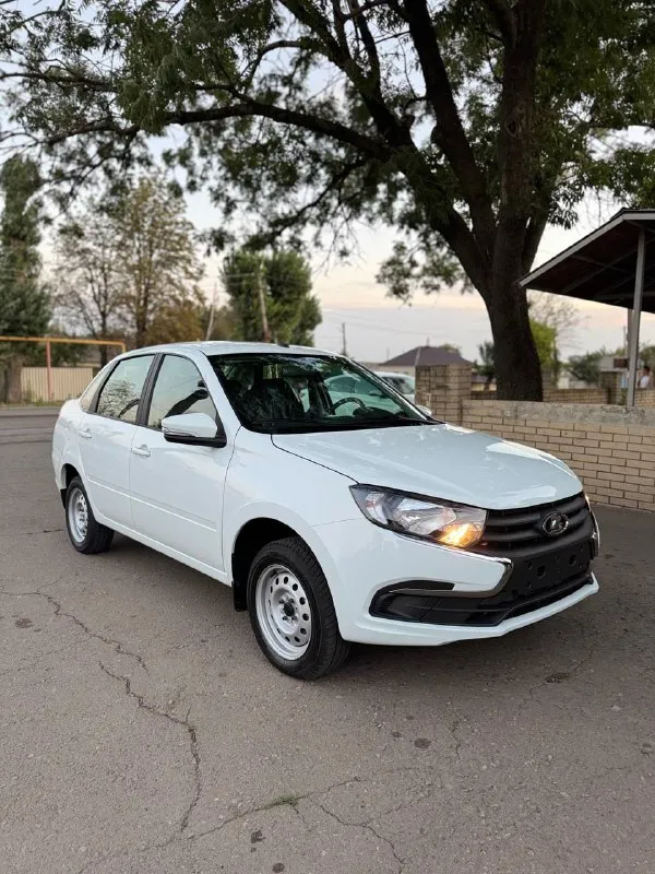 В продаже новый автомобиль ✅
Ваз granta седан
Год выпуска конец 2024
Двигатель 1.6 8v
Без пробега ✅
Вы будете первым владельцем в птс.
Гарантия 3 года либо 100.000km ✅
Цвет кузова:белое облако
Полный комплект ключей 🔑🔑
Доставлена автовозом из тольятти
Комплектация:comfort
➖Кондиционер
➖Airbag(2)
➖Подогрев сидений
➖Электро усилитель руля
➖Заводская мультимедиа
➖Abs
➖2-Эсп
➖Обогрев зеркал
➖Электро регулировка зеркал
➖Центральный замок
Цена 1 080 000 рублей
Торг возле машины!
📍Ровеньки, лнр 🇷🇺
📲 +7 (959) 107-39-99(Telegram)
📞 Звоните: +7(959)1073999 - фотография - 1